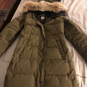 Sold  Canada Goose shelburne parka